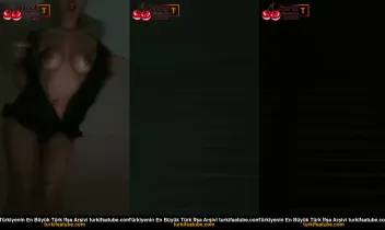 Tango Nil ifşa nude duvara karşı