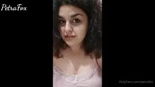 Misafirlikte otururken bile boş odada video çekiyorum, özelliğe bak