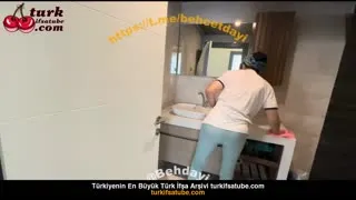 Kadın Kardeşini Çekici, Cazibeli Bir Şekilde Arkadan Gelen Saldırıyla Aldattı